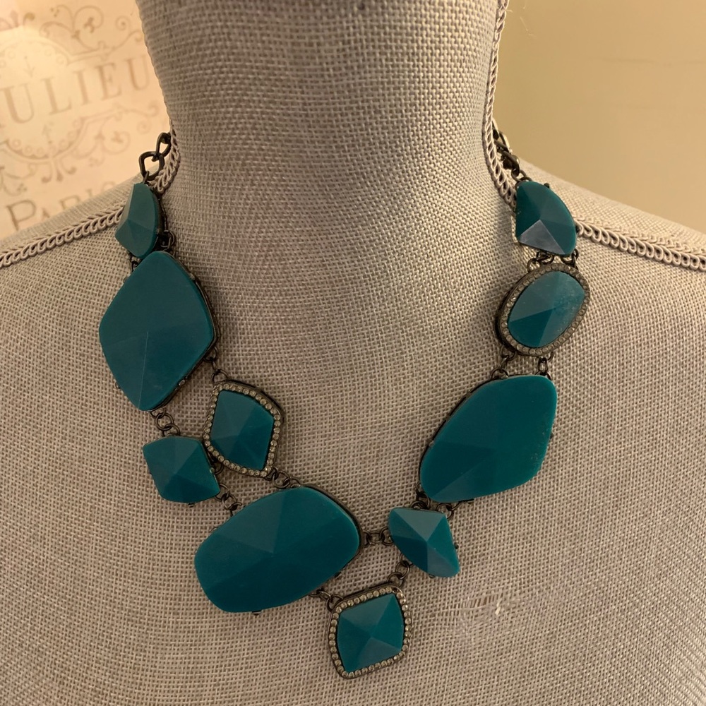 Emerald colored w/crystal embellishments necklace